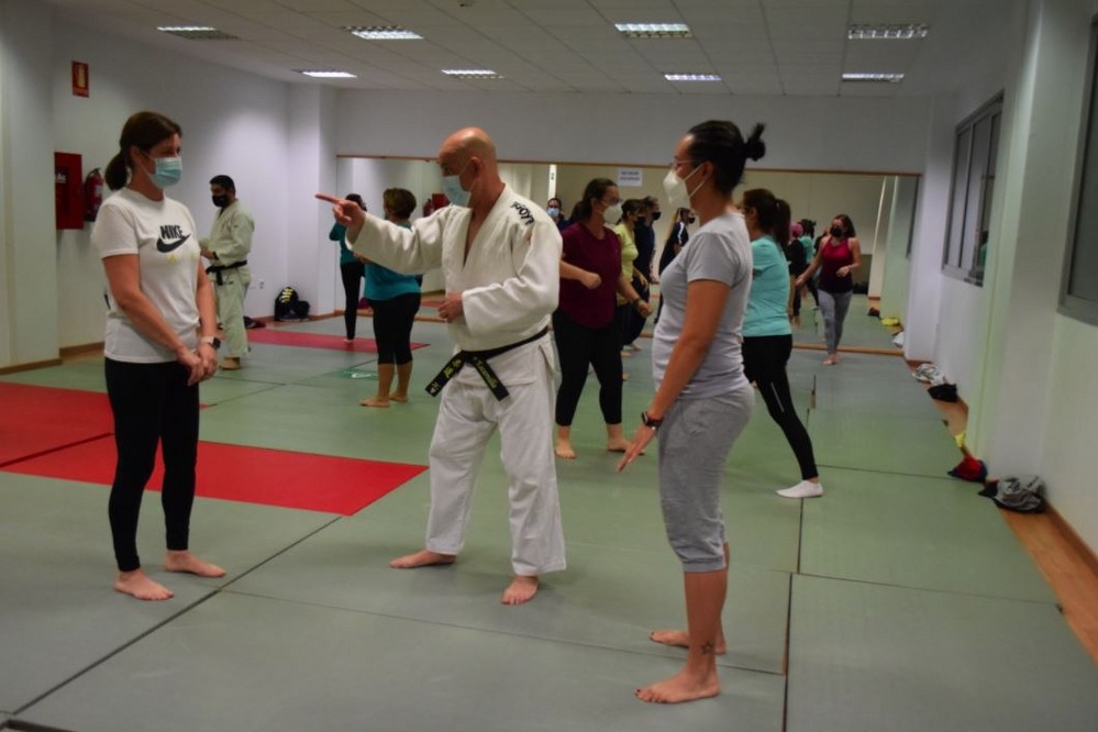 Vícar comienza la II Edición del Curso de Defensa Personal Para Mujeres