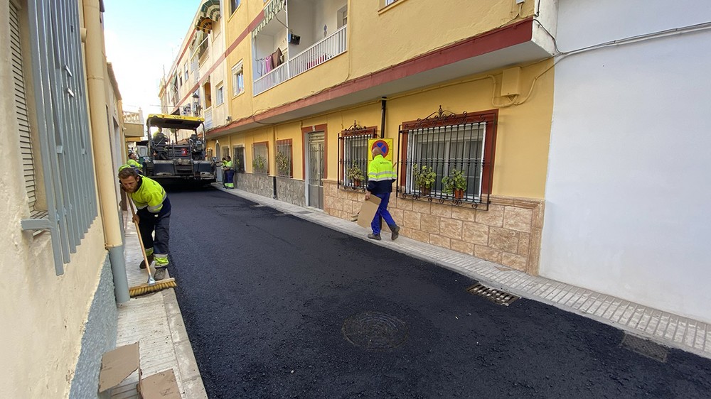 El Ayuntamiento de Berja asfalta la Avenida Manuel Salmerón y el barrio Santa Cruz