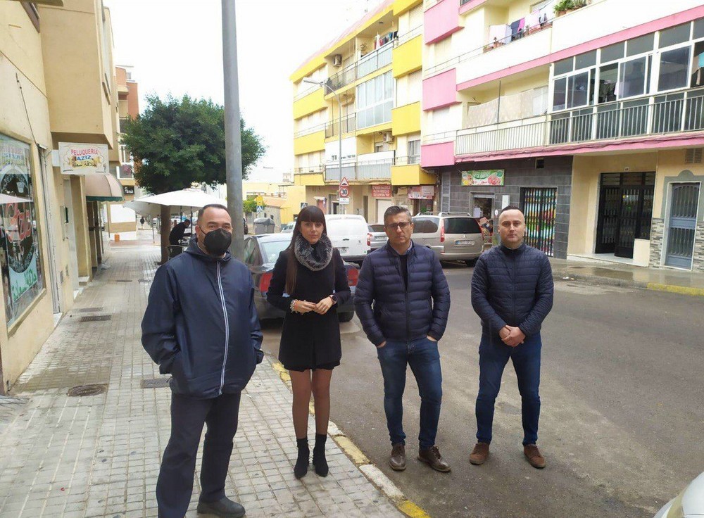 VOX pide que se habilite una zona de carga y descarga que evite el colapso diario en Santa María del Águila