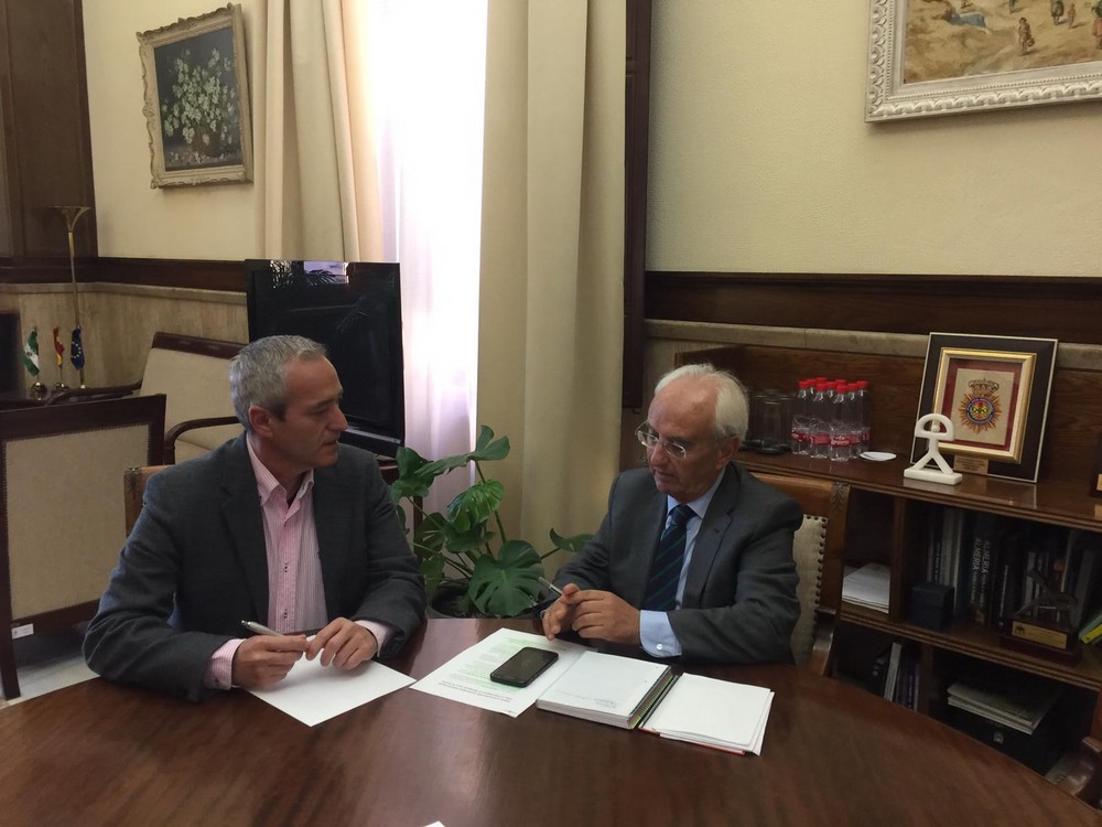 El Ayuntamiento de Dalías se reúne con el subdelegado del Gobierno con el “firme compromiso” de reactivar el servicio del Cuartel de la Guardia Civil de Dalías