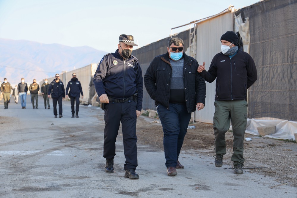 Policía Local y Ayuntamiento de El Ejido desarrollan un operativo en Tierras de Almería para iniciar el procedimiento de desalojo de cortijos okupados