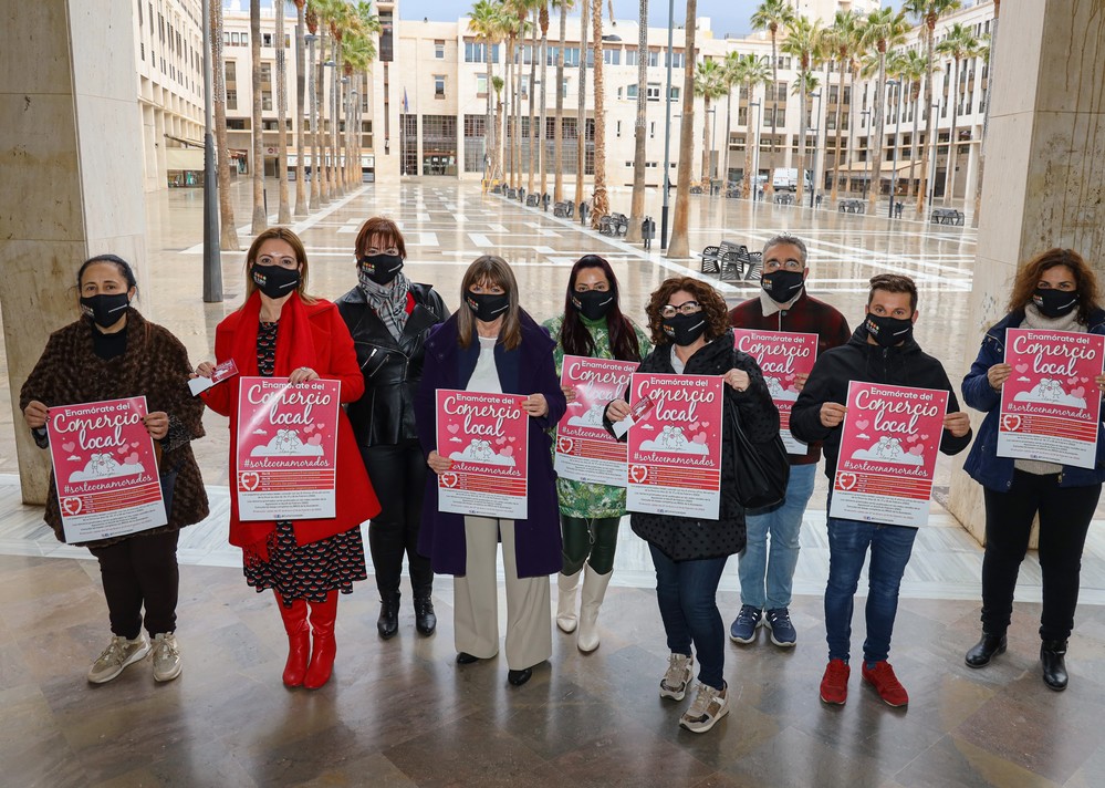 Asociación de Comerciantes y Ayuntamiento ‘animan’ a comprar y consumir en establecimientos de El Ejido con la campaña de San Valentín ‘Enamórate del Comercio Local’
