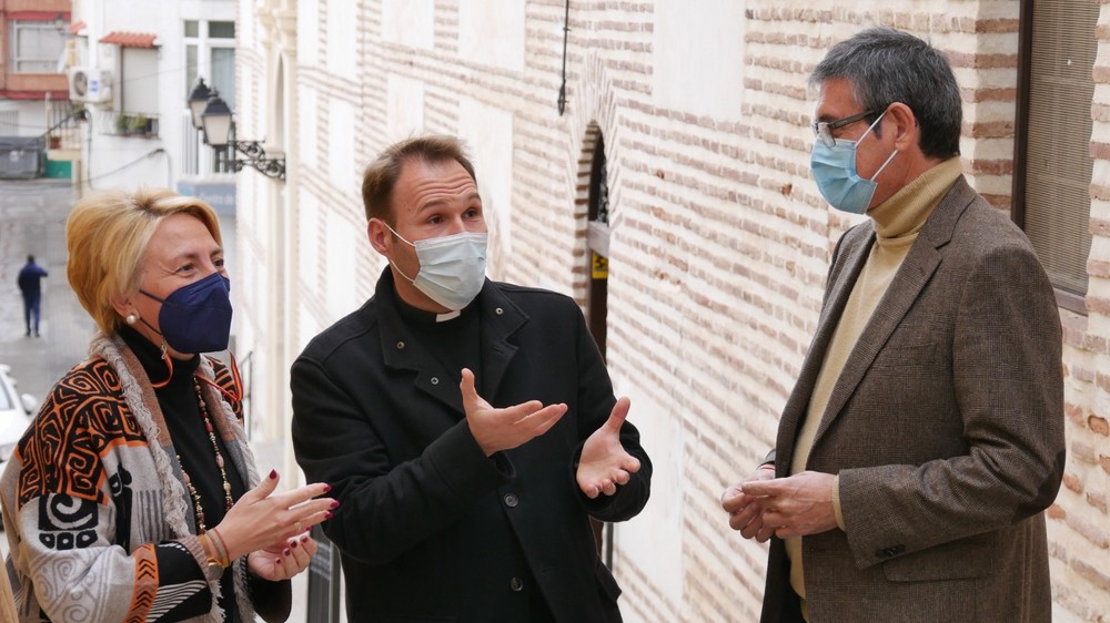 Ayuntamiento  de Adra y Junta se implicarán en el proyecto para la mejora de la techumbre de la Parroquia Inmaculada Concepción de Adra