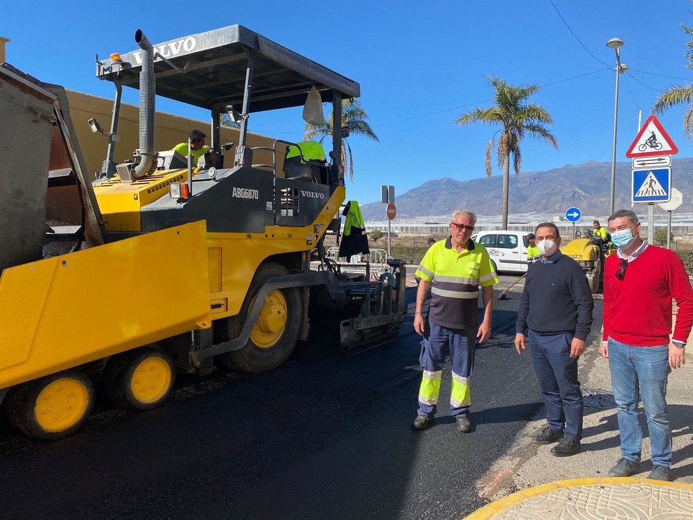 El Ayuntamiento de La Mojonera realiza mejoras en varias calles del centro