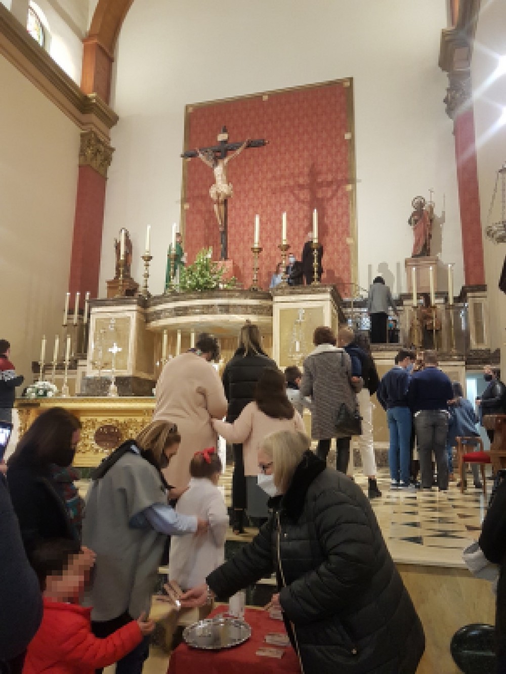 La Hermandad del Cristo de la Luz celebra la presentación de los niños al Cristo