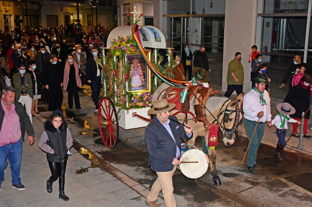 Adra celebra la llegada del cuadro de la Virgen del Rocío