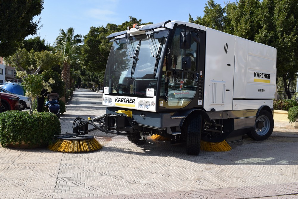 El Servicio de Limpieza de Vícar incorpora una nueva barredora de última generación