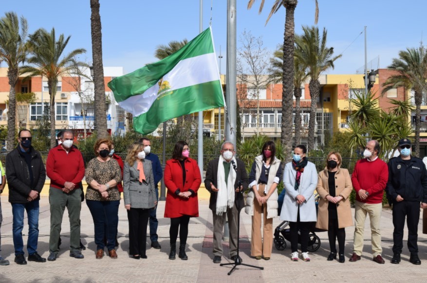 El alcalde de Vícar aboga 'por la paz y el diálogo' en el acto escolar del Día de Andalucía