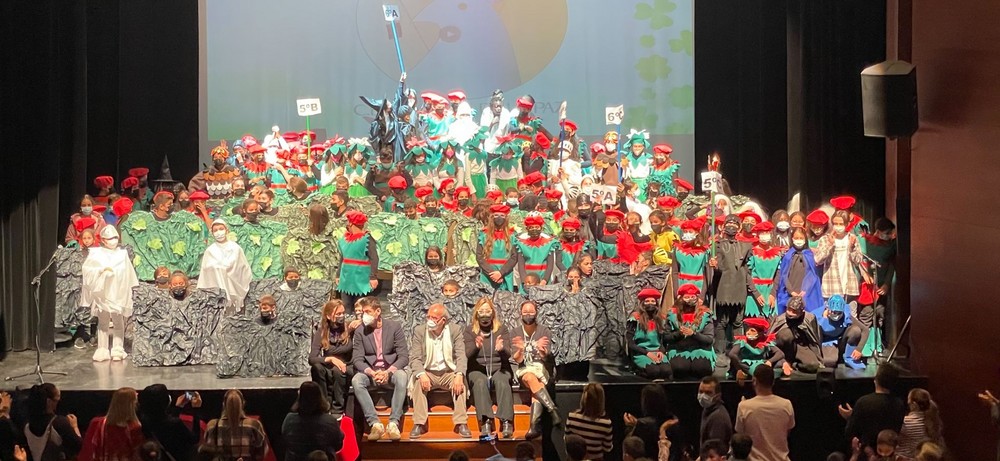 Casi 150 alumnos del CEIP Virgen de la Paz forman el reparto de la obra ‘La Buena Suerte’