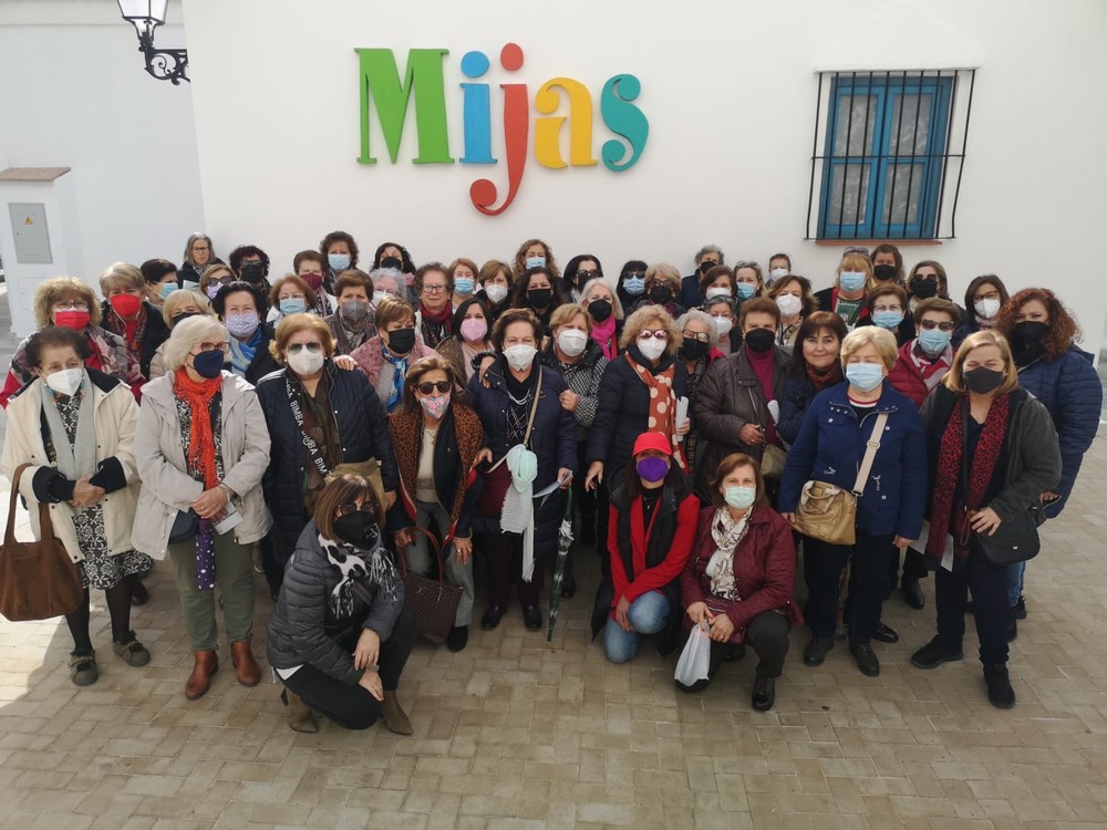 Más de medio centenar de abderitanas visitan Mijas y Benalmádena para celebrar el Día Internacional de la Mujer