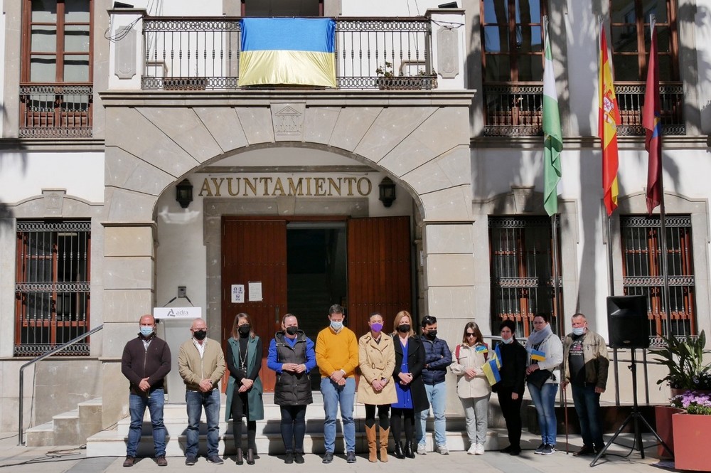 La ciudad de Adra guarda cinco minutos de silencio en repulsa a la guerra en Ucrania