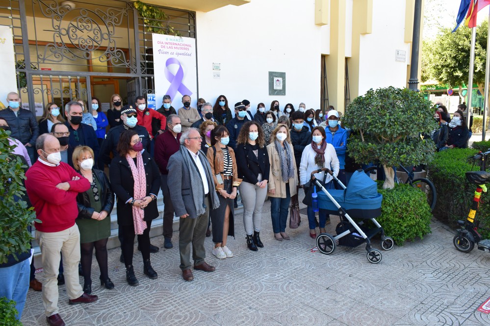 Vícar manifiesta de forma silenciosa su solidaridad con Ucrania