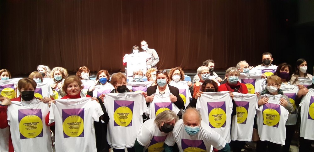 Medio centenar de personas conocen los ‘Recursos para mujeres’ en una charla organizada en torno al 8M en Adra