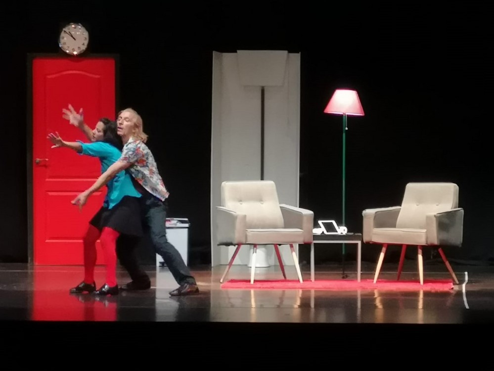 La Compañía de Fernando Hurtado imparte un a masterclass de danza a una veintena de bailarinas en Adra