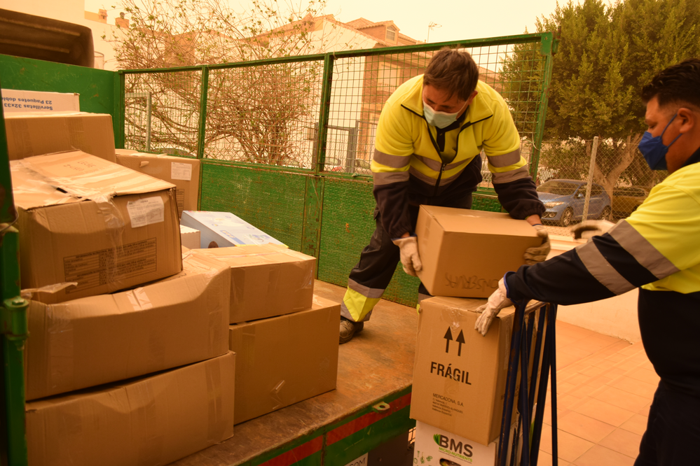 Vícar envía sus  dos primeras toneladas de productos de primera necesidad y farmacéuticos con destino a Ucrania