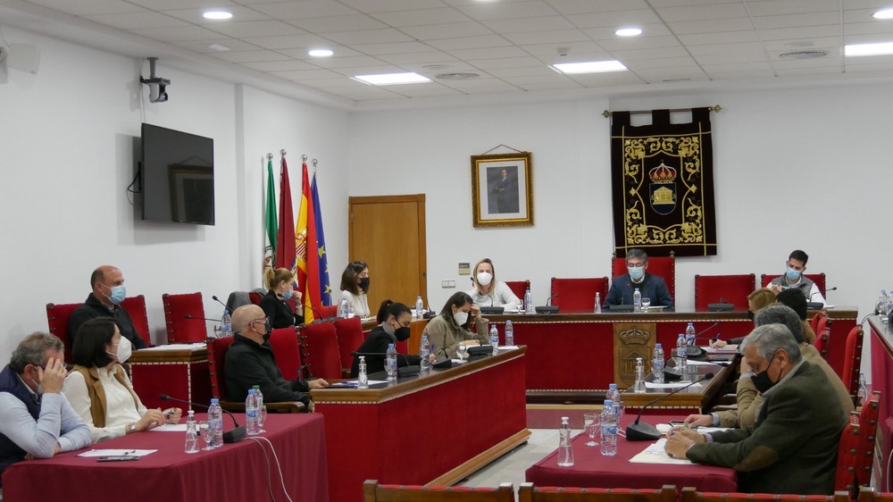 Adra pide al Gobierno de España medidas urgentes para reducir el precio de los carburantes