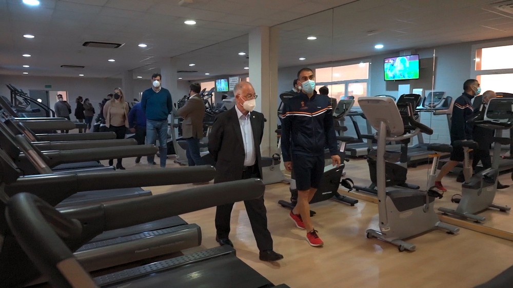 El centro deportivo 'Juan González Fernández' de Roquetas de Mar reabre su gimansio