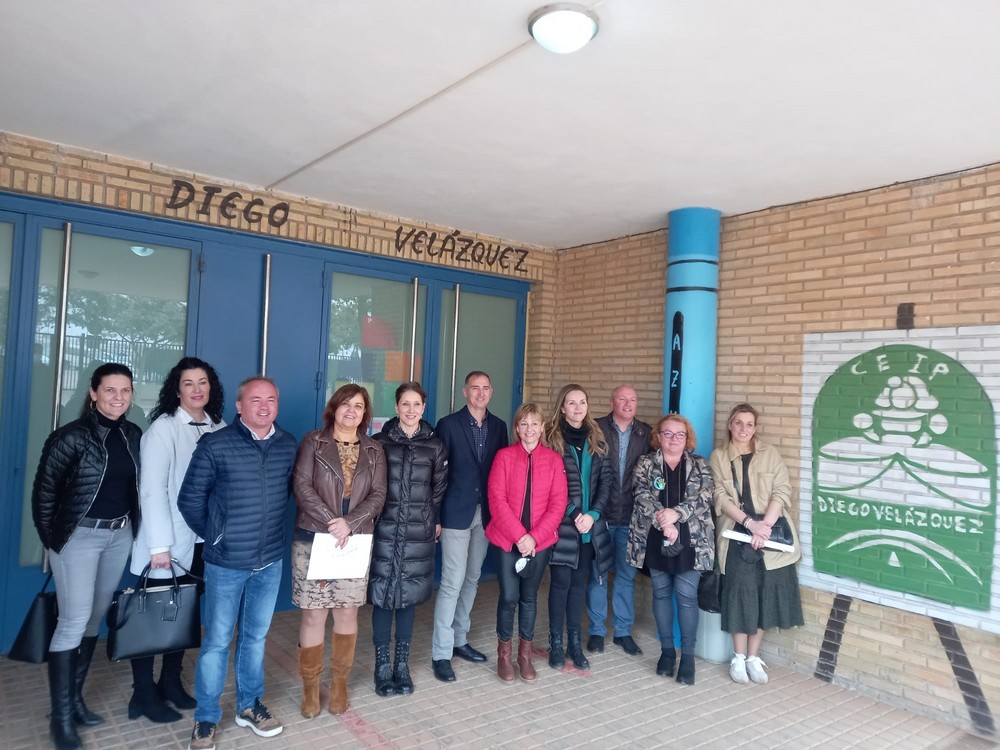 El delegado de Educación y Deporte visita el CEIP Diego Velázquez de El Ejido