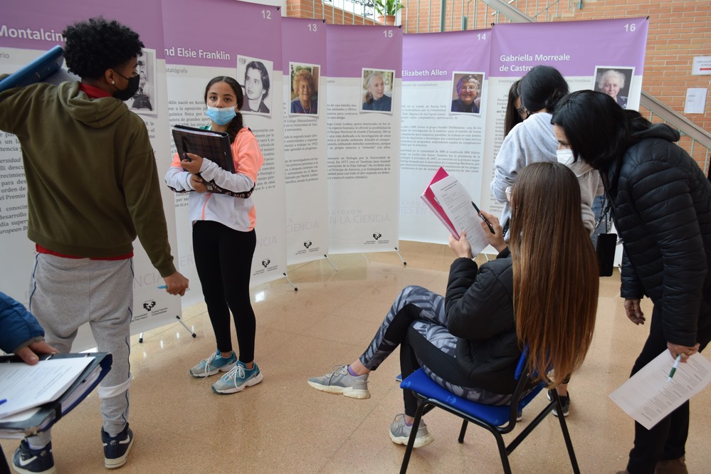 La exposición itinerante ‘Mujeres en la Ciencia’ visita el IES Villa de Vícar