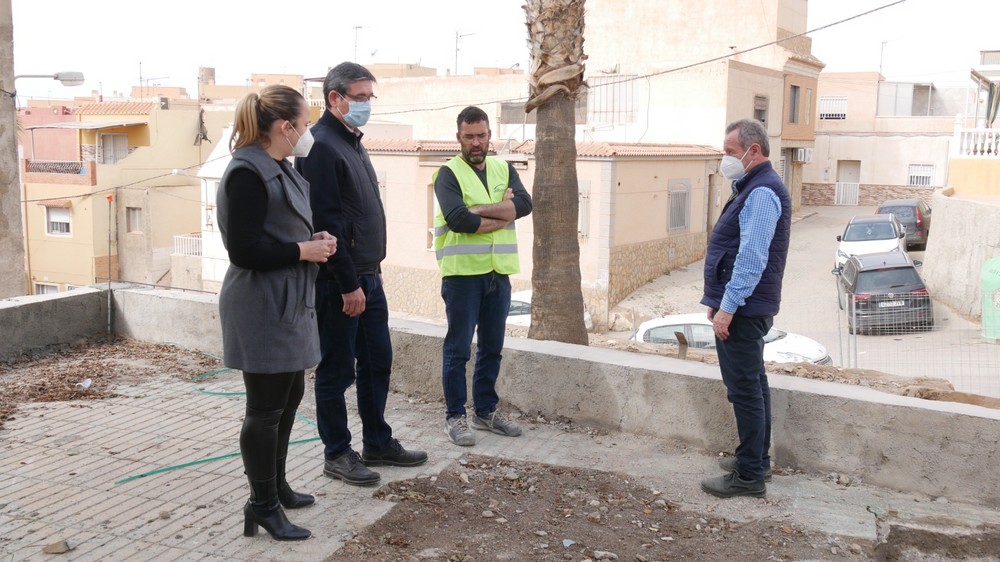 Cortés asegura que las obras en marcha en Adra suponen una inversión de siete millones de euros