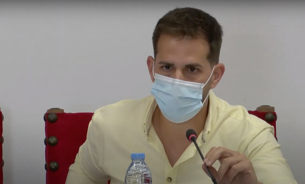 José Crespo recuerda a Piqueras “las mentiras e incumplimientos del PSOE con la regeneración de la costa de Adra”