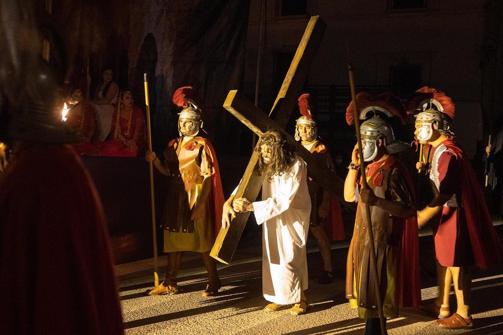 Lleno absoluto para ver 'La Pasión' en la localidad de Adra