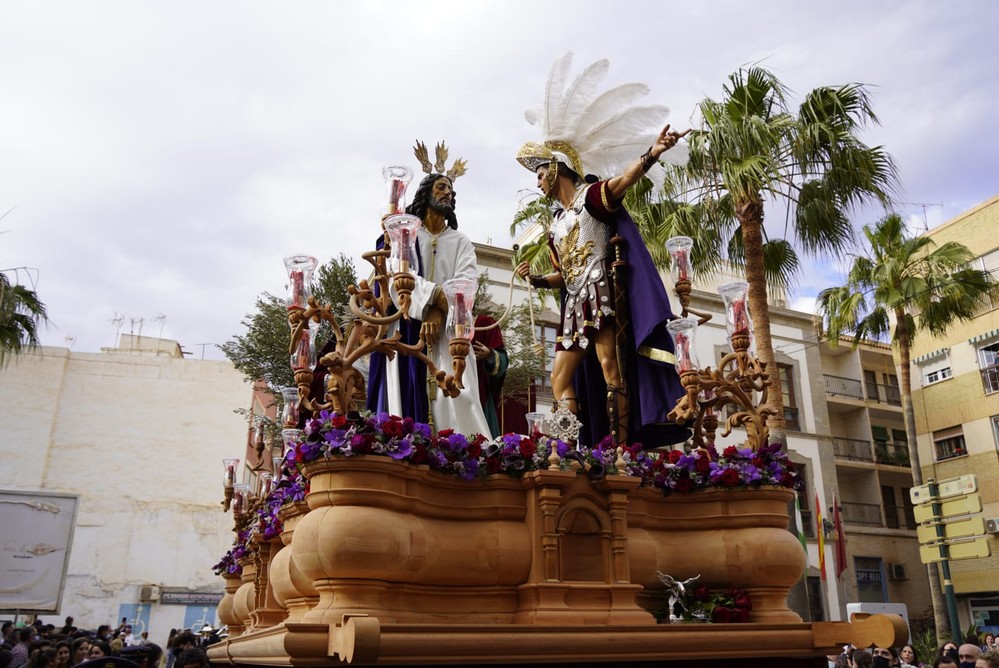 Nuestro Padre Jesús en su Prendimiento procesiona por las calles de Adra este Martes Santo