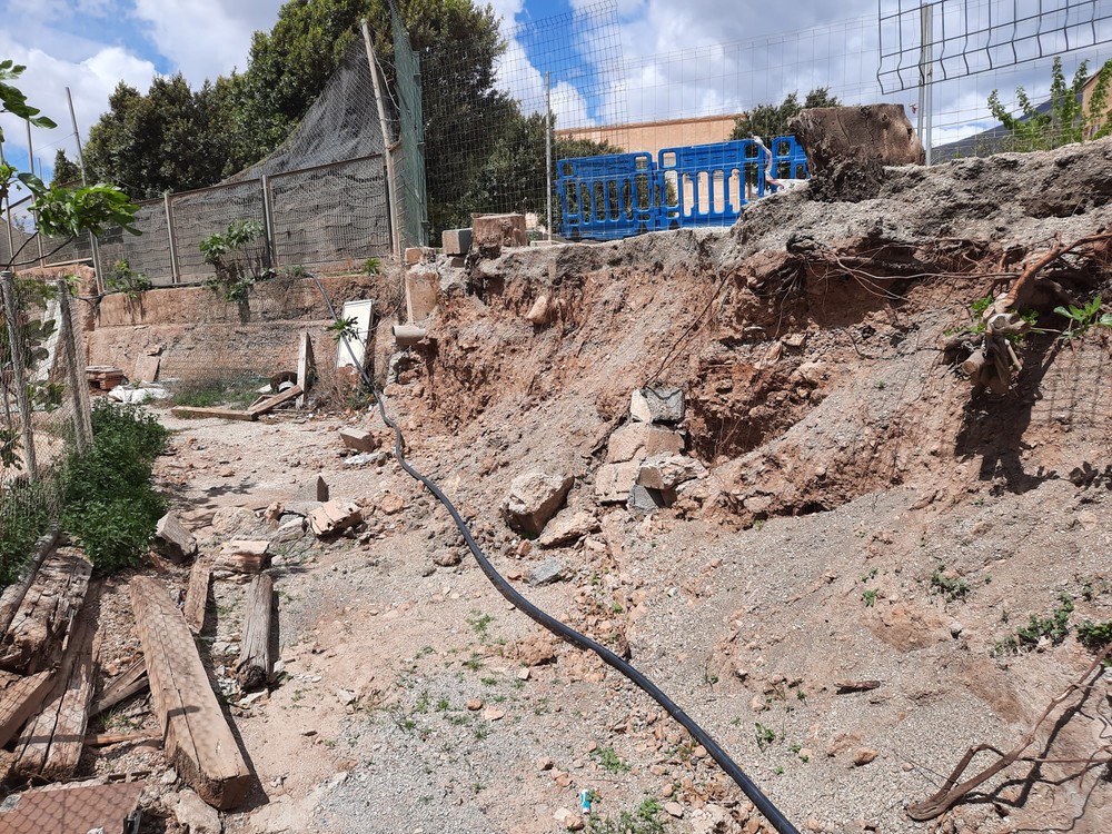 El PP denuncia que gobierno daliense incumple su compromiso y no arregla el muro del colegio en Semana Santa
