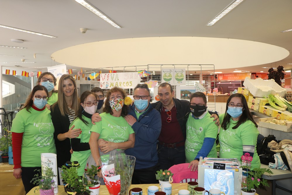 Los alumnos del ‘Taller Ocupacional AgroIntegra’ regresan al Mercado de Abastos con su puesto informativo y solidario.
