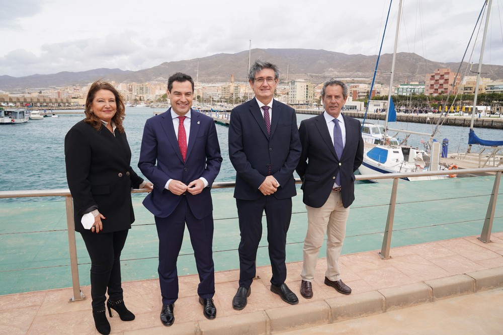 Juanma Moreno asiste la inauguración del Muelle Gourmet del Puerto de Adra