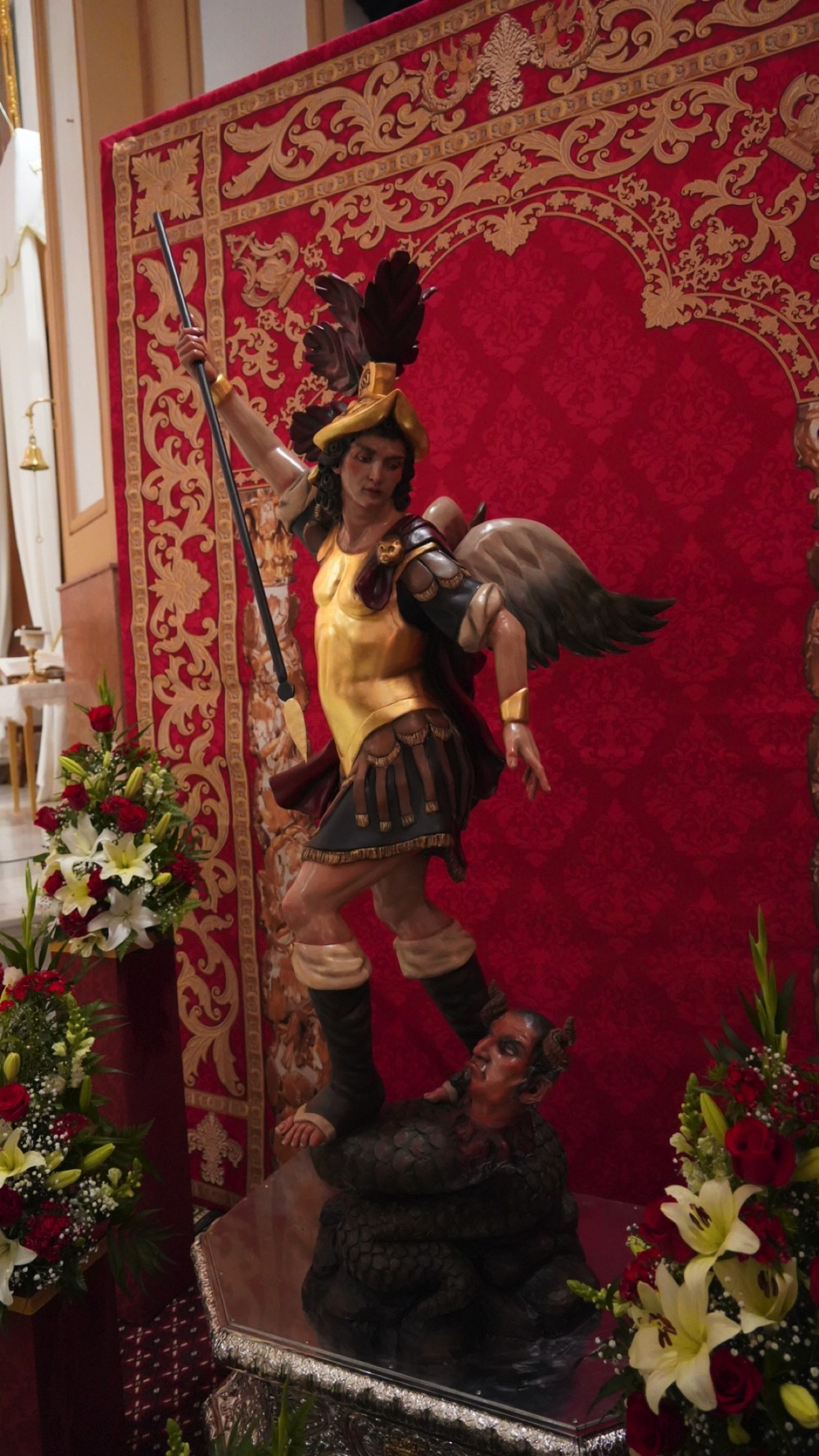 Bendicen la nueva imagen de San Miguel en Berja