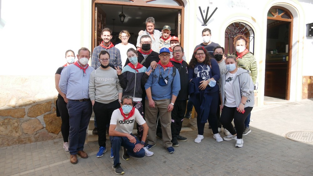 Ayuntamiento de Adra y Centro Ocupacional recorren la estación de San Marcos en el último día de novena
