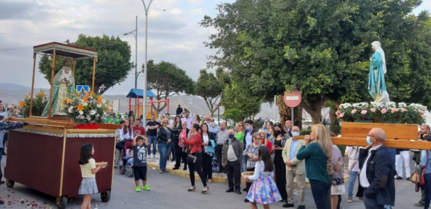 Barrio Archilla y Cañada Sebastiana celebraron sus fiestas en honor de la Macarena y las Cruces de Mayo