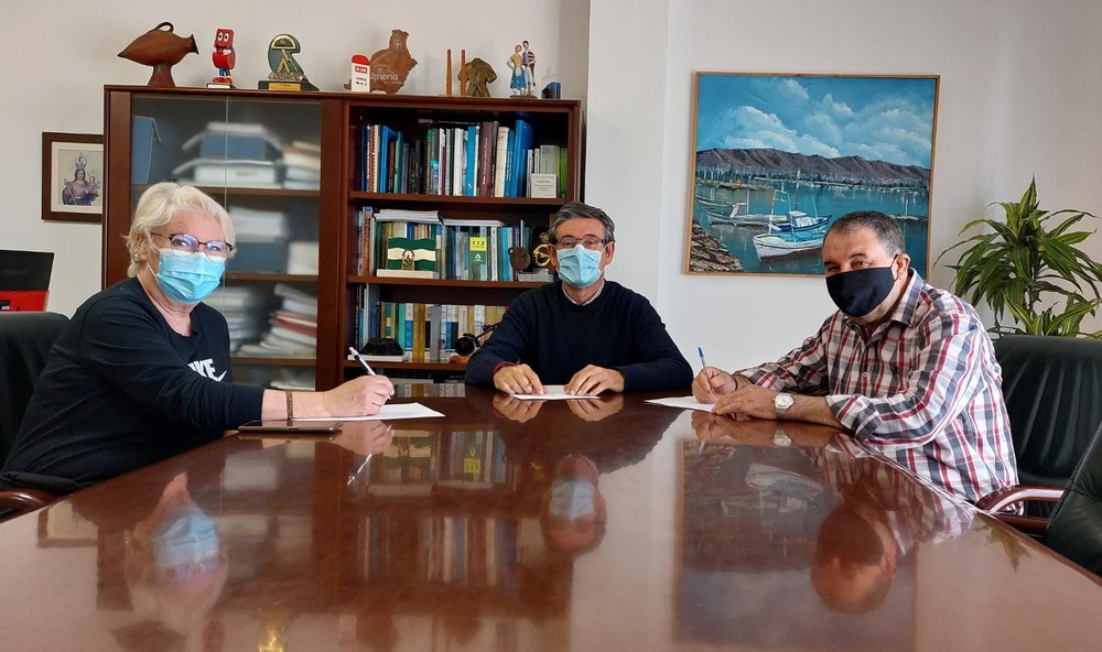 Manuel Cortés se reúne con con la Hermandad de la Virgen del Carmen para perfilar detalles de sus fiestas