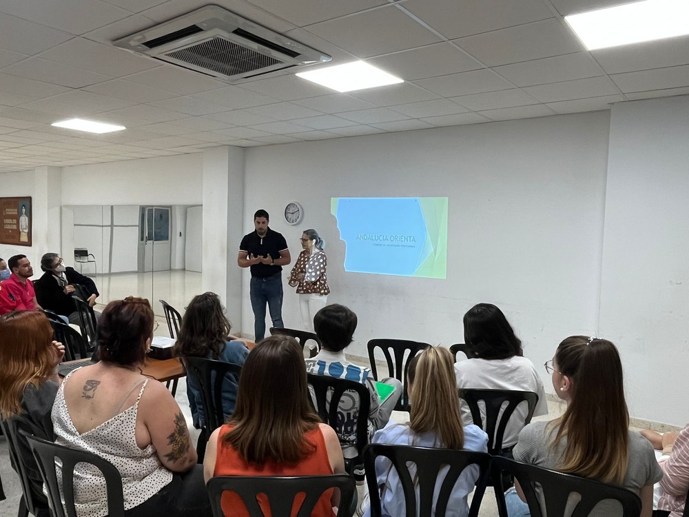 El Ayuntamiento de Adra imparte una charla sobre orientación laboral para estudiantes
