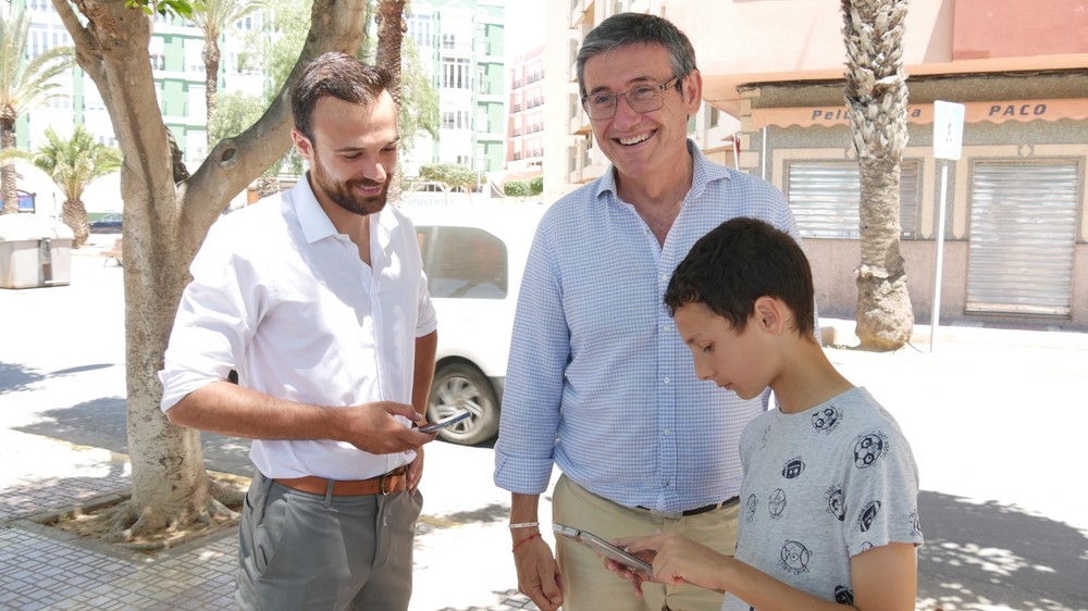 Ayuntamiento de Adra e IES Gaviota celebran una jornada de censado digital de árboles de la ciudad