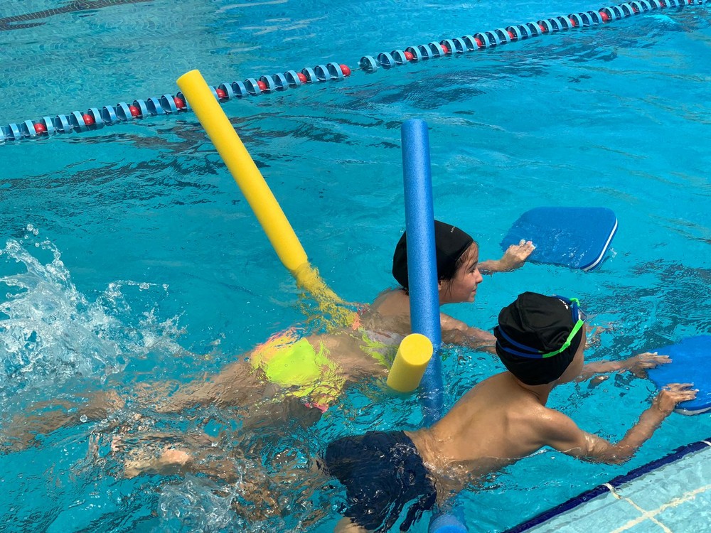 Abierto el plazo para los cursos de natación infantil y de adultos para la piscina de Vícar