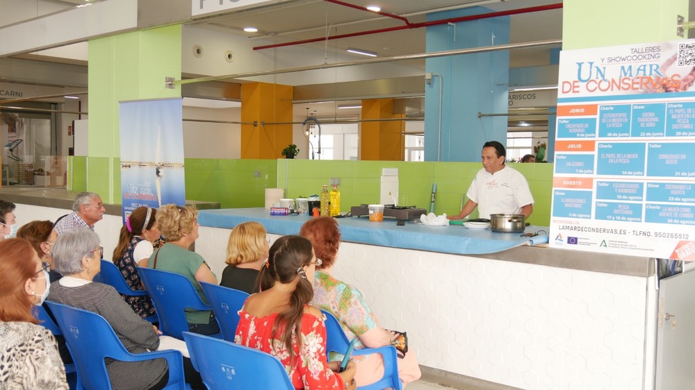 El proyecto ‘Un mar de conservas’ celebra su primer showcooking sobre ‘Cocina tradicional de Adra’