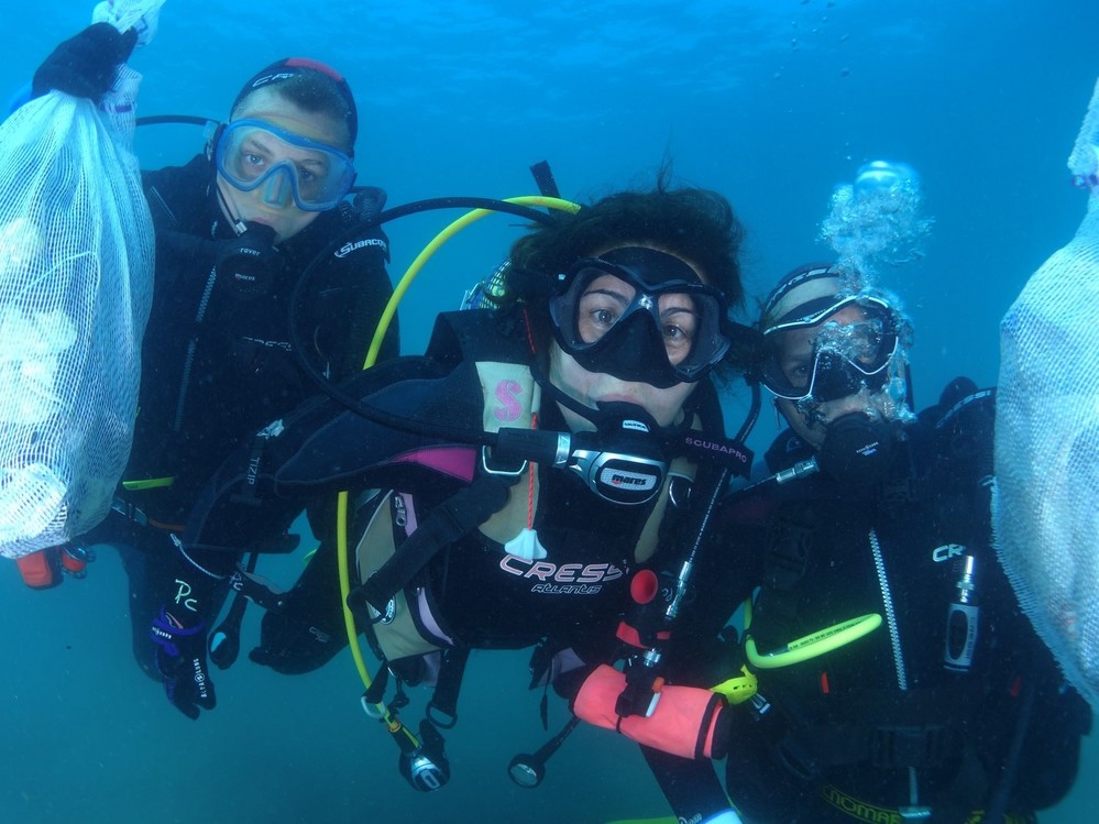 Ayuntamiento de Adra celebra junto a PROMAR el Día Mundial contra los delfines en cautividad