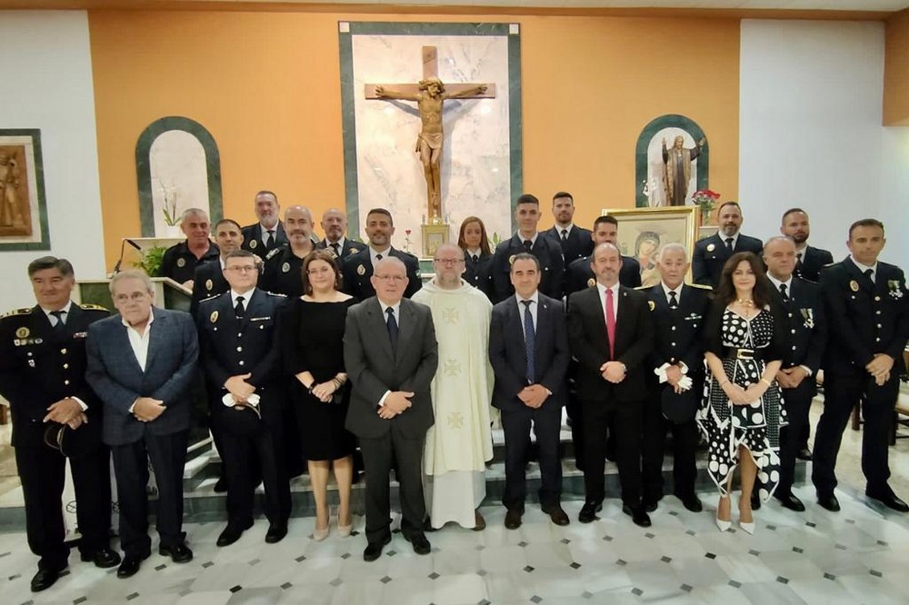 La Policía Local de Vícar entrega distinciones a los agentes con más de 25 años de servicio en el  cuerpo