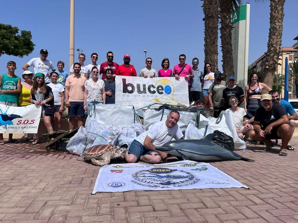Ayuntamiento de Adra celebra una nueva jornada de limpieza del fondo marino y de la playa San Nicolás