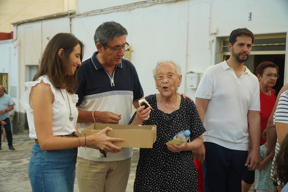 La ciudad de Adra luce una recién renovada Plaza Santa Rita, “un lugar de encuentro multigeneracional”