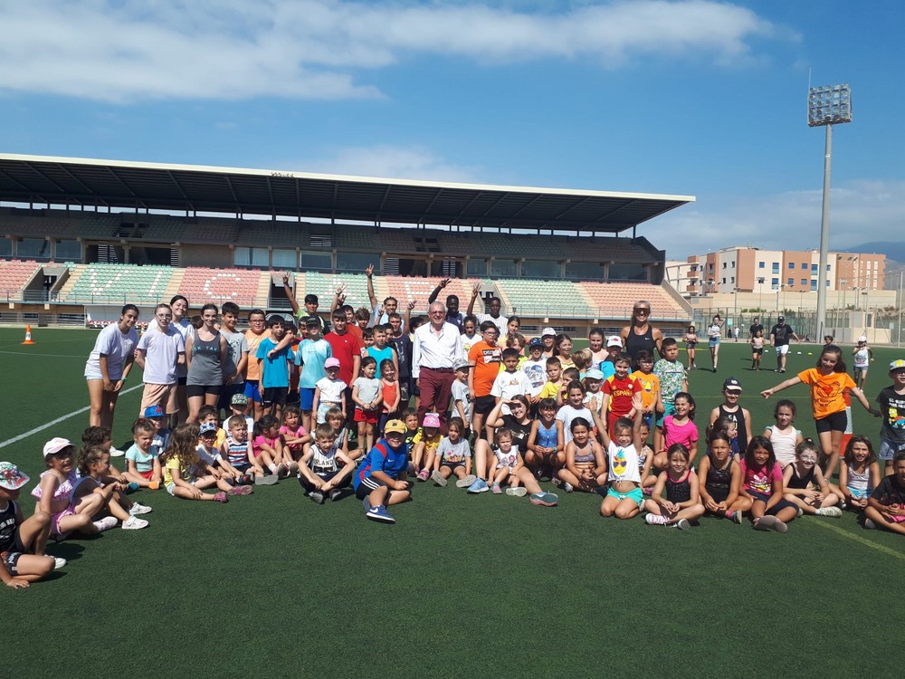 Bonilla visita a los alumnos del VIII Campus Deportivo Ciudad de Vícar