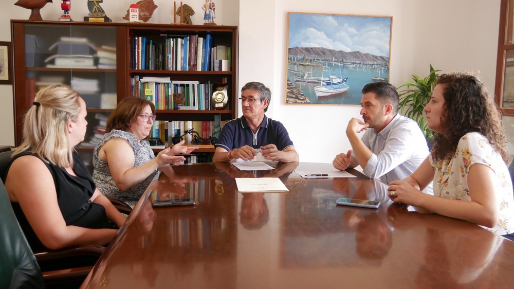 Ayuntamiento de Adra y Aspeceal renuevan su colaboración para dar visibilidad a la celiaquía