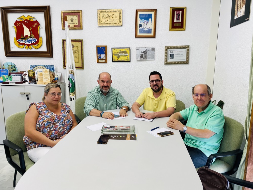 Francisco Lirola continúa con el plan de trabajo con el tejido asociativo y entidades de Dalías