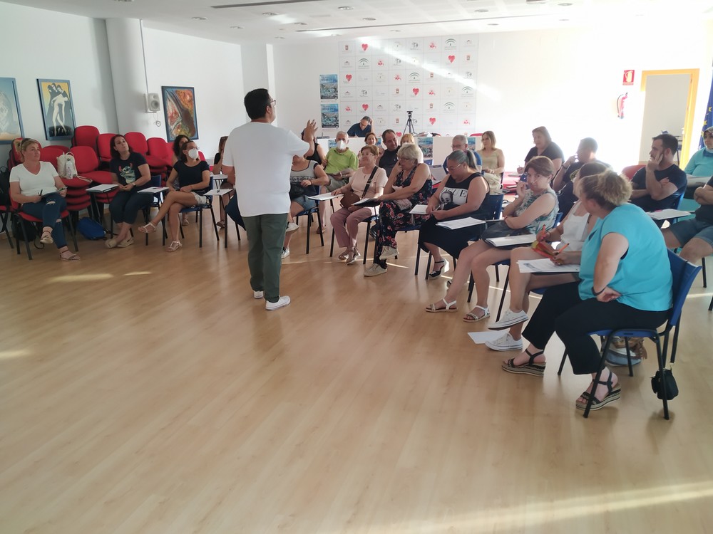 Más de 120 vecinos participan en el diseño de la Vícar del futuro