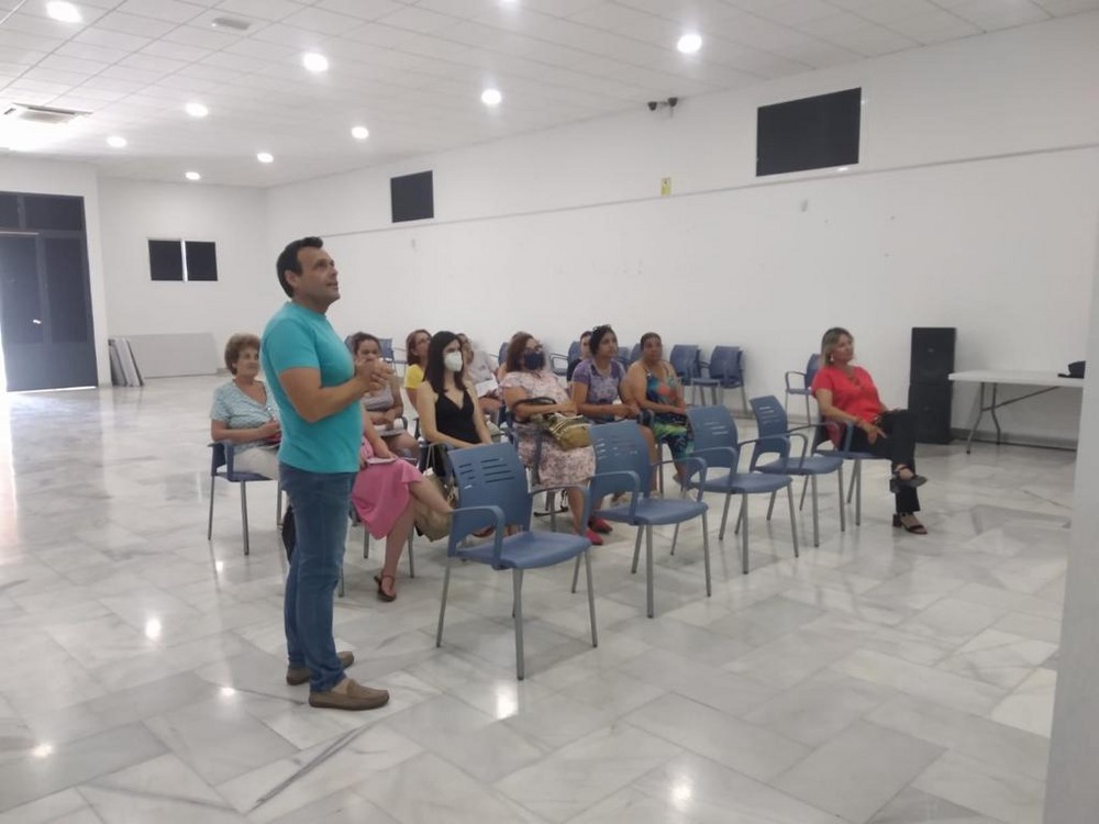 Activa Rural realiza un taller de manipulador de alimentos en Berja