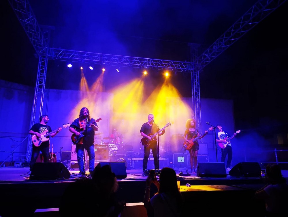 Santi Campillo y Rolenzos llenan de rock la noche abderitana