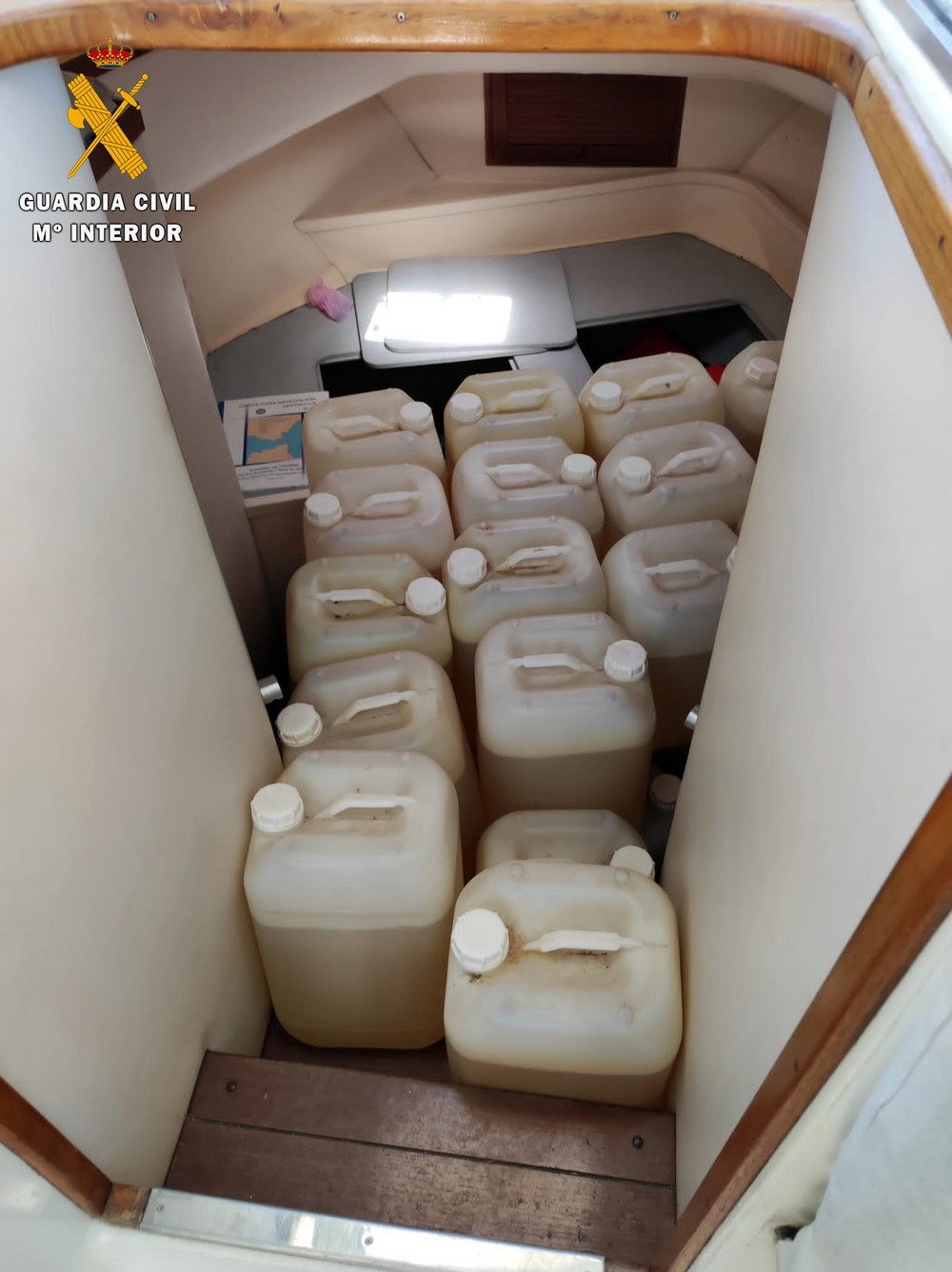 La Guardia Civil de Almería incauta un total de 6.250 litros de gasolina en El Ejido y Roquetas de Mar