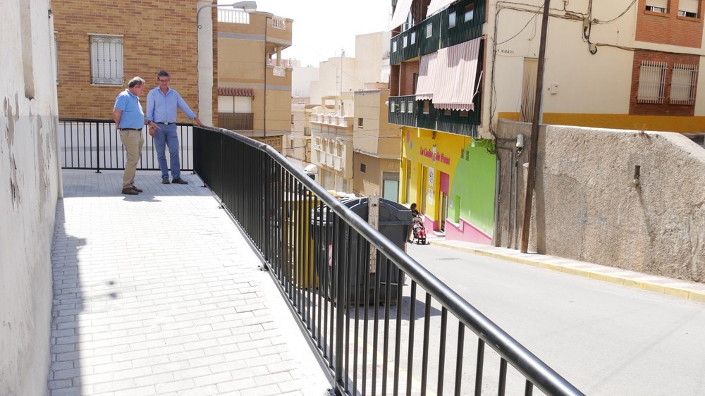 Manuel Cortés destaca la mejora progresiva de las vías del municipio tras visitar la calle San Miguel y adyacentes